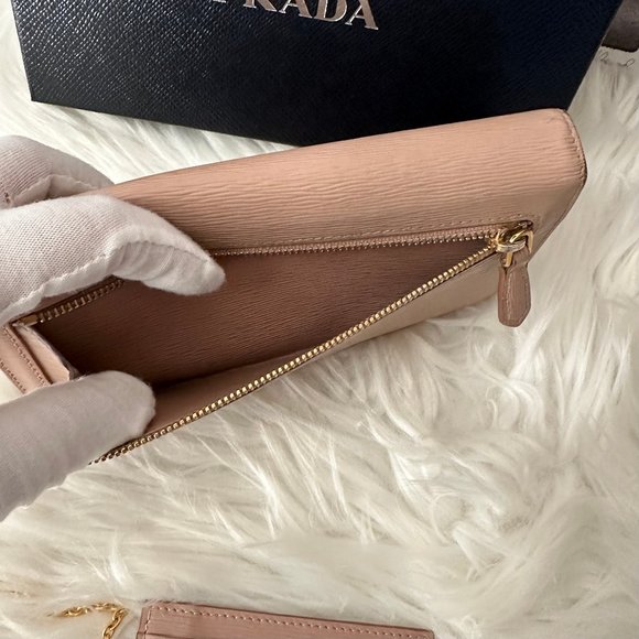 🔥🔥Authentic Prada Vitello Leather Continental Flap Wallet - Full Inclusion!! - Picture 16 of 17